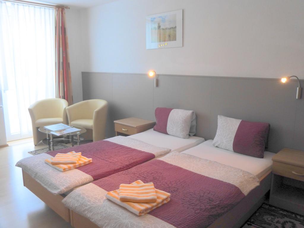 Pension Feiken Wesenufer Kamer foto